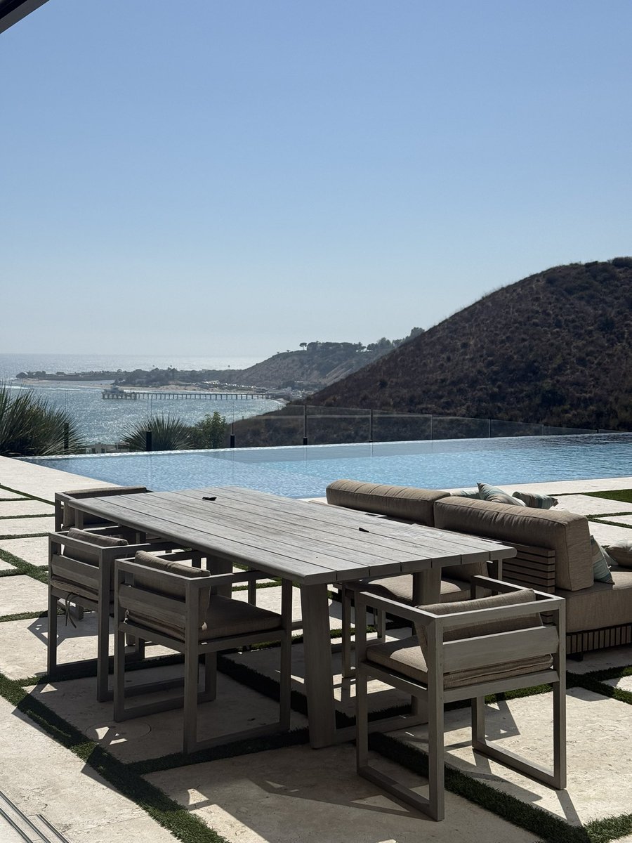 champtgram's tweet photo. malibu is ABSOLUTELY the sickest zip code in the residential united states https://t.co/kRxa11nAWn