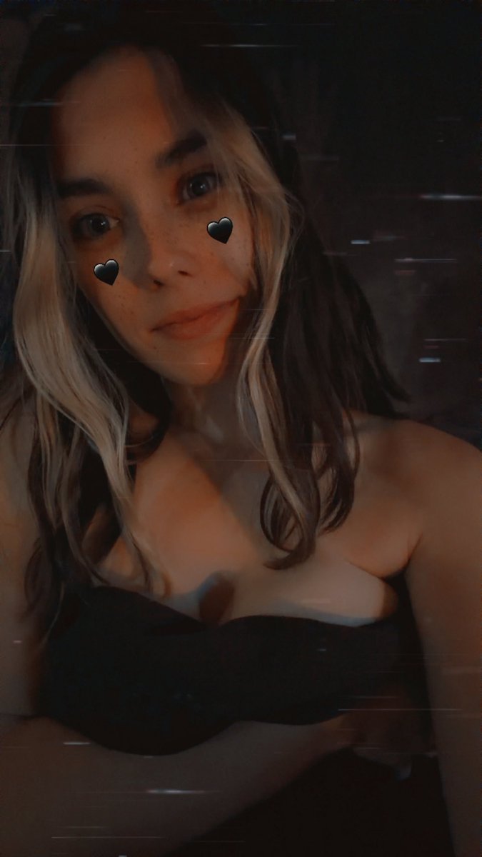 Lynnisterx's tweet photo. Rate me in the comments 💕 https://t.co/ZwbWV1u0BO
