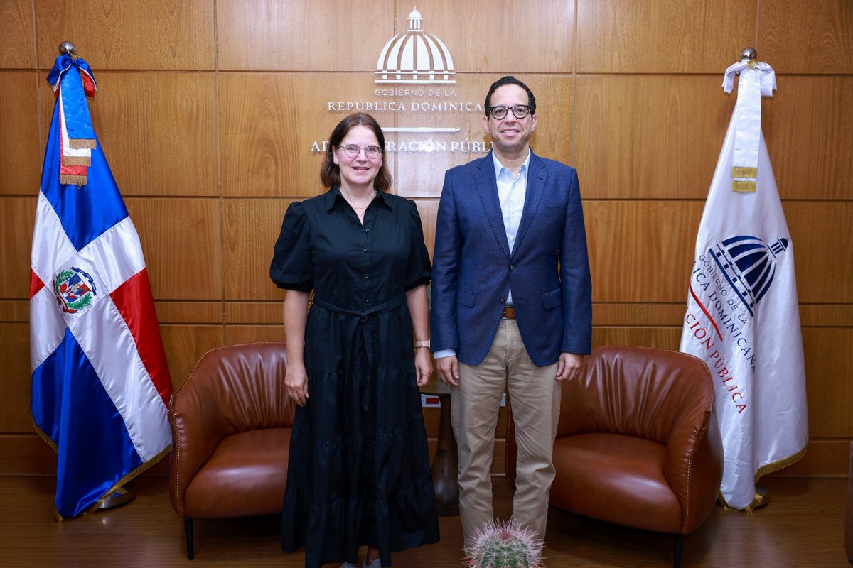 MapRDo's tweet photo. El ministro @SigmundFreund se reunió con la ministra estonia Liisa-Ly Pakosta (@LiisaPakosta) para intercambiar experiencias sobre transformación digital y gobierno electrónico, buscando fortalecer la gestión pública en República Dominicana. https://t.co/FQV2NhngkS