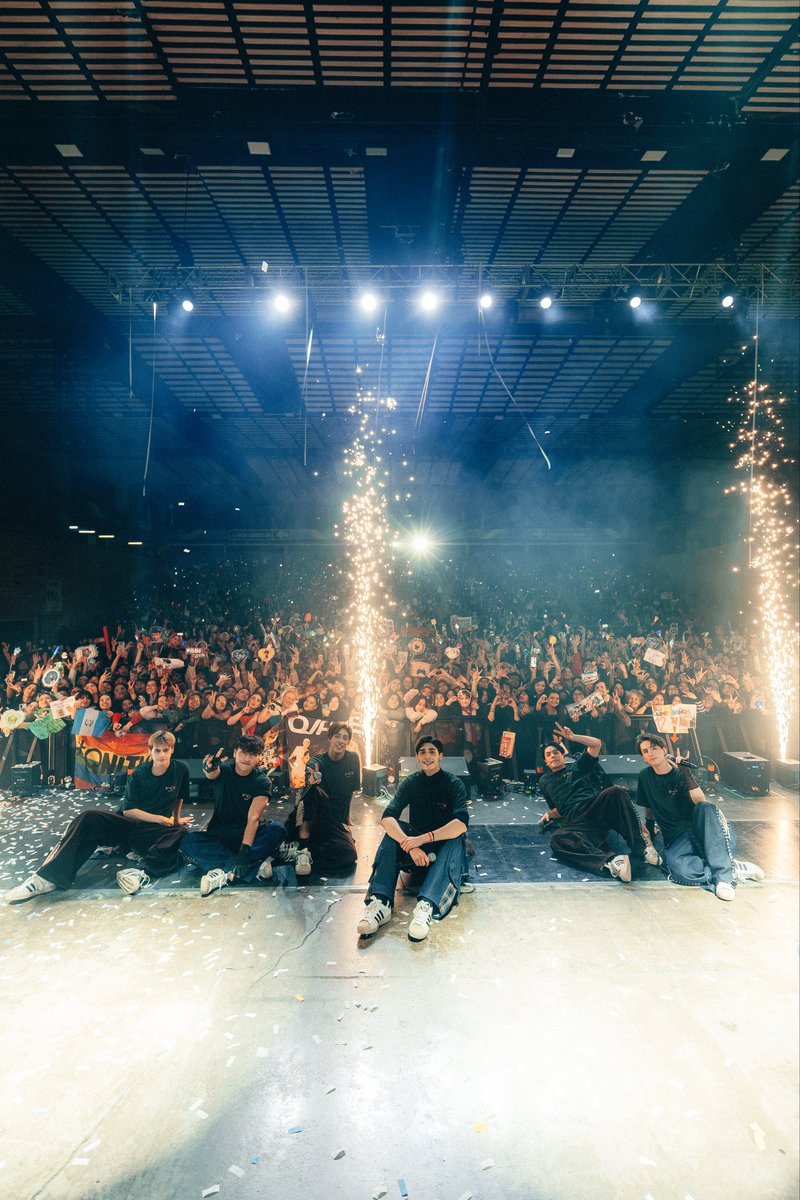 Q_ARE_Official's tweet photo. ¡Gracias por todo Santiago!
La pasamos pero increíble🔥

Nos vemos el 22 en viña del mar✨
#Q_ARE #TOUR #FÚ! https://t.co/abIH8RnJtl