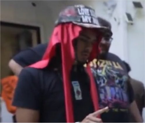 kingkobragg's tweet photo. How tf does this nigga have a stake deal with 2 viewers https://t.co/tRGMNujMKm
