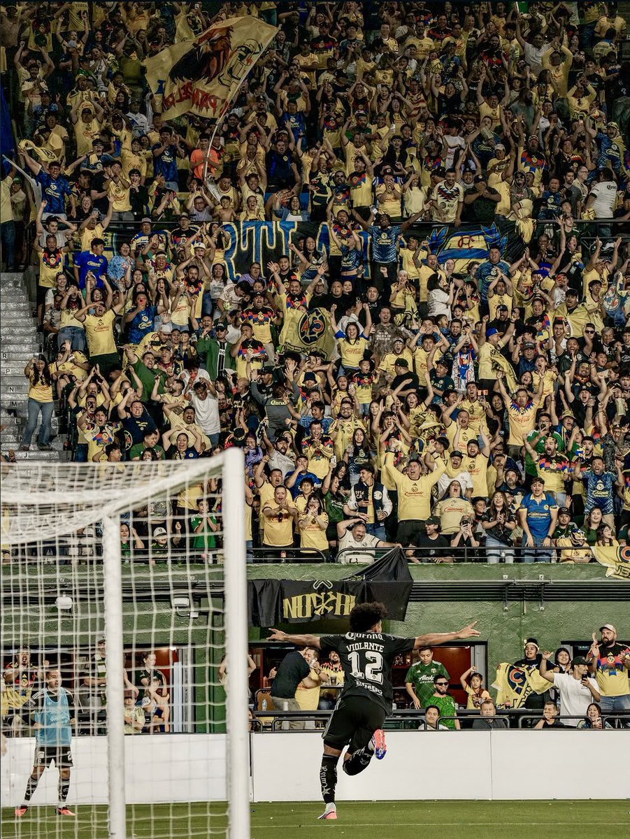 tudimebeto's tweet photo. Esta fotografía del América es durísima. https://t.co/a6DMgNeyOU