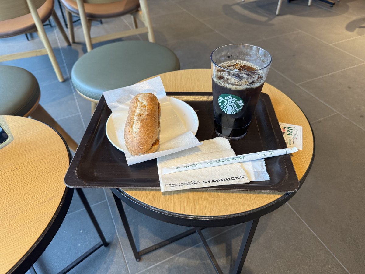 gorohvay's tweet photo. 初めてのスタバ、モーニングコーヒー https://t.co/W2xEIoVTbV