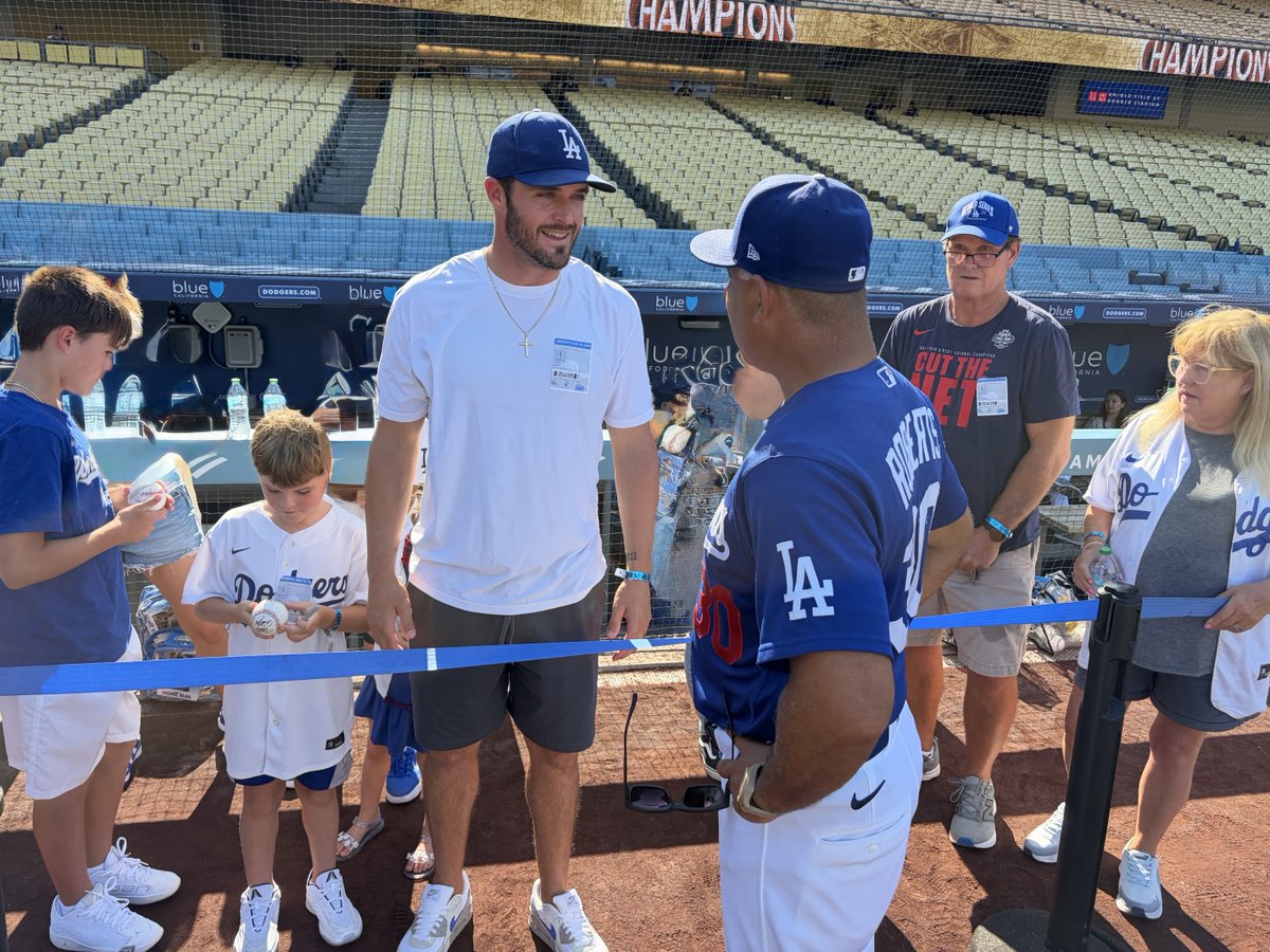 THEREAL_DV's tweet photo. Derek Carr has been a loyal #Dodgers fan since Karros &amp; Mondesi.  Brought the family to Dodger Stadium for Skubal Day. https://t.co/nengJM58Co