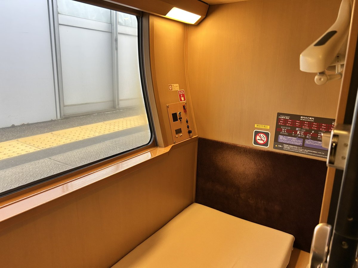 ML68hkr2's tweet photo. 今回の夏休みの度は夢だった寝台特急サンライズへの初めての乗車。

臨時列車サンライズ出雲92号で14時05分に出雲市を出発して翌朝東京到着の長時間の旅だったけど、ちゃんと眠れたしすごく楽しかった！また乗りたいな

（来月乗るよ） https://t.co/Nc13UGOr8t