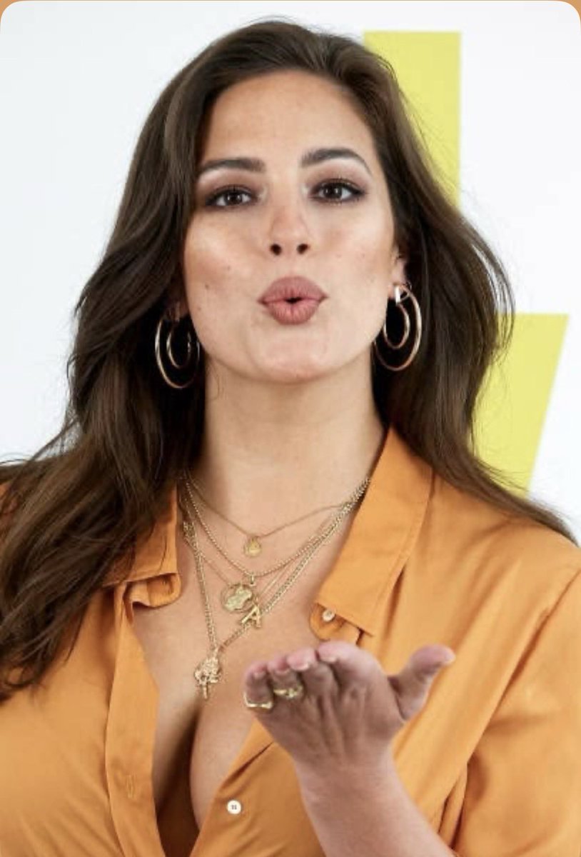 itsmyfeelingss_'s tweet photo. Ashley Graham at 38… the glow is different https://t.co/IW7yjI5Y4C