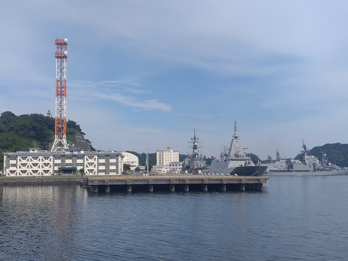 teitoku1215's tweet photo. おはようございます☀

横須賀遠征最終日も晴れスタートです。
台風が近付いているためか、太陽は暑いのに涼しくも感じます。

それでは今日もご安全に！！

＃艦これ
＃横須賀 https://t.co/EVY199RH97