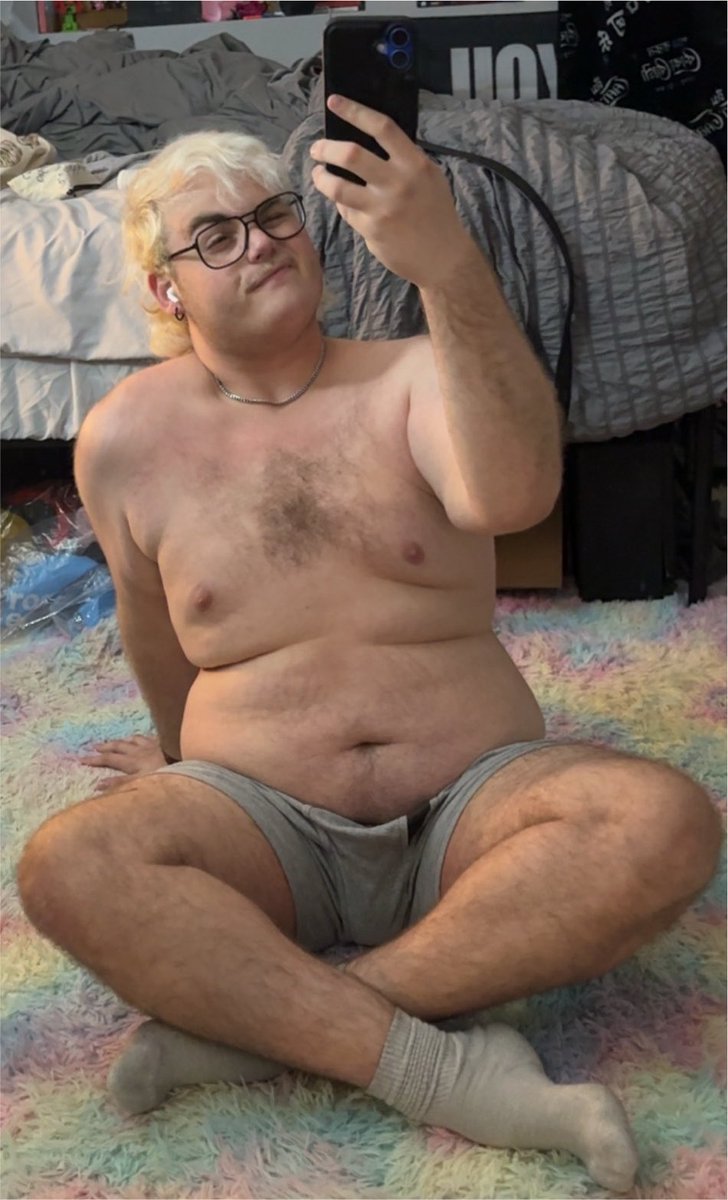 TeddyRexPeen's tweet photo. Go like the new insta post if you like/need some floor time

https://t.co/X5cB51wOdX https://t.co/ig0y1LHXNE