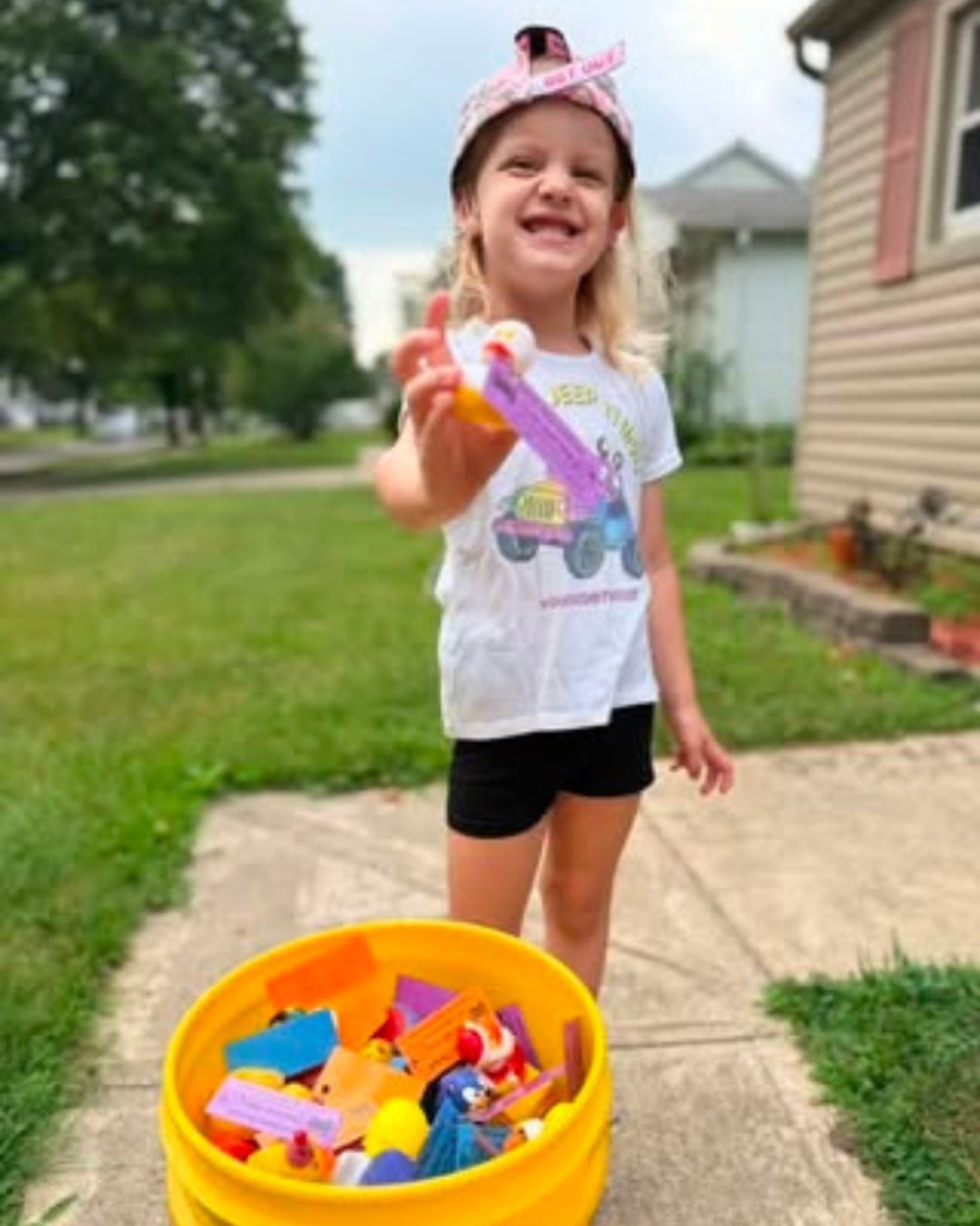 ToledoJeepFest's tweet photo. For the kids (and many of the adults ...) it’s all about the ducks! 🐥

How many ducks did you take home from Toledo Jeep Fest? 👇

And a huge thank you to everyone who shared your photos with us. Keep 'em coming. 

#ToledoJeepFest #DuckDuckJeep https://t.co/l0cBugZFfC