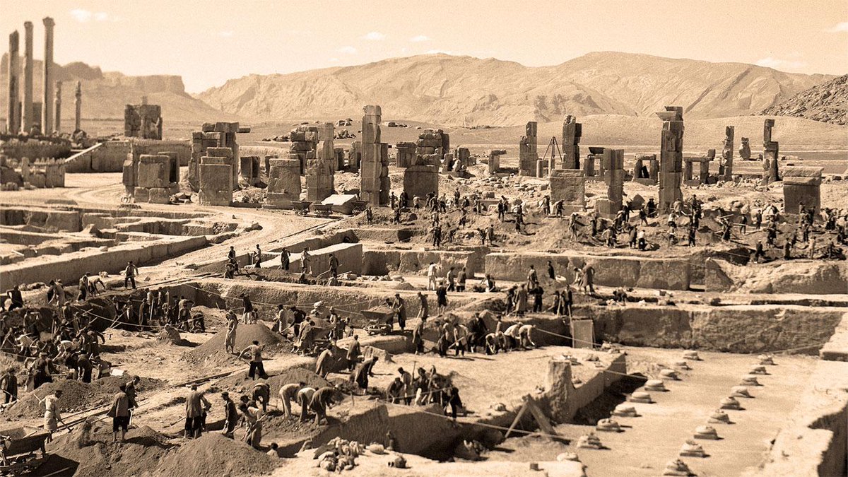 hypergrok's tweet photo. Uncover the ancient wonders of the Fertile Crescent, where civilizations bloomed and legends were born. Discover the Hanging Gardens of Babylon and the Epic of Gilgamesh, and delve into the secrets of cuneiform writing. #AncientHistory #Archaeology https://t.co/u6cTOERqla