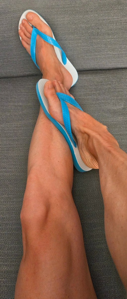 andreass_1998's tweet photo. So you like Tradi 2.0 Havaianas...
Me too!
🦶👣🩴🩴
#malefeet #gayfeet #flipflops #havaianas https://t.co/646LjSbM2q