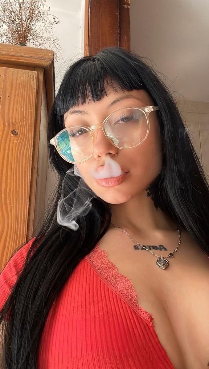 lalamlc's tweet photo. need a sugar mommy/daddy :33 
#bi #spoilme #throne https://t.co/sZ1b2zhntZ