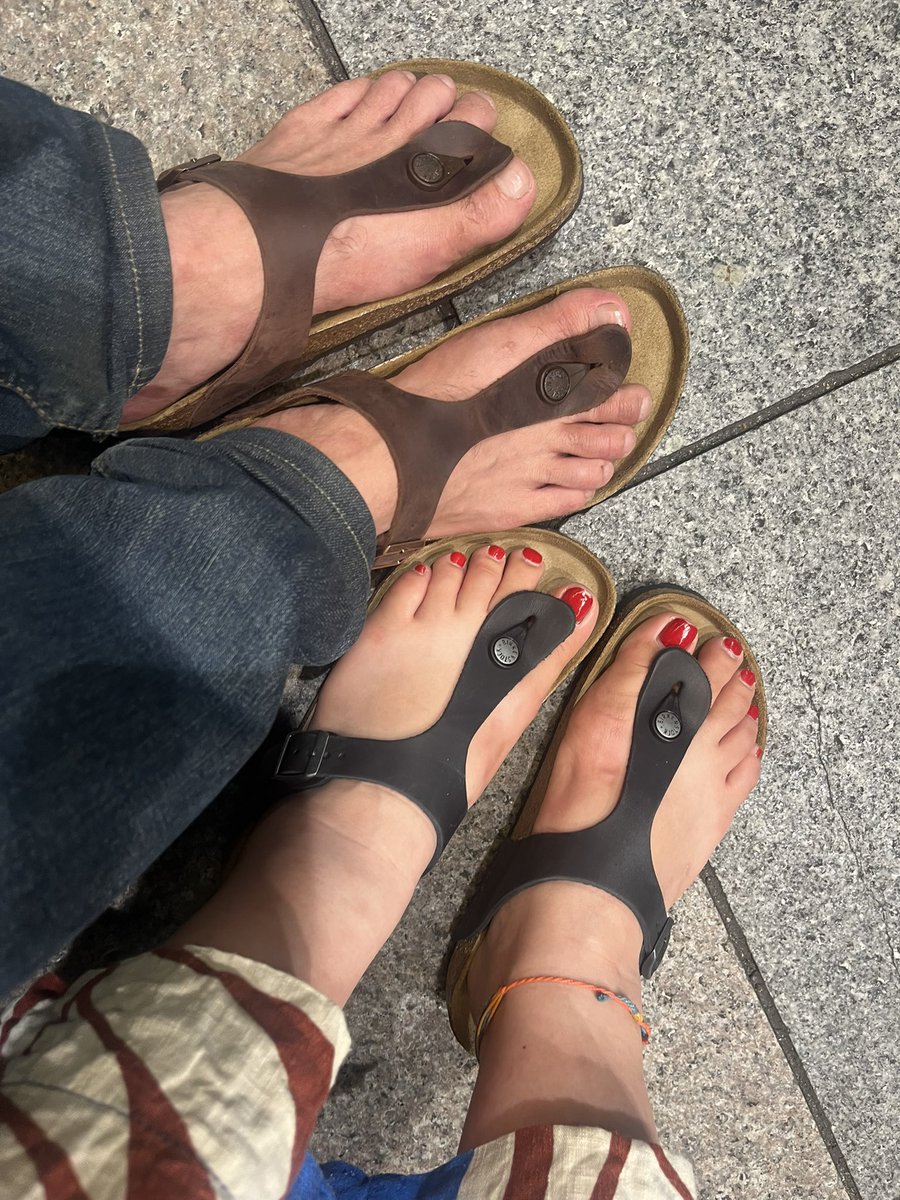 mika_irie's tweet photo. 先日、鰻屋🔷菱東🔷🥸3代目もHappy Birthday🎉
🎂7月29日🎂　今年は🎁BIRKENSTOCKのサンダル。オメデタイ❗️ので、私も色違いのんにしました(笑)😆
Mika
#birkenstock #happybirthday #菱東 https://t.co/0g5rMmIyIh