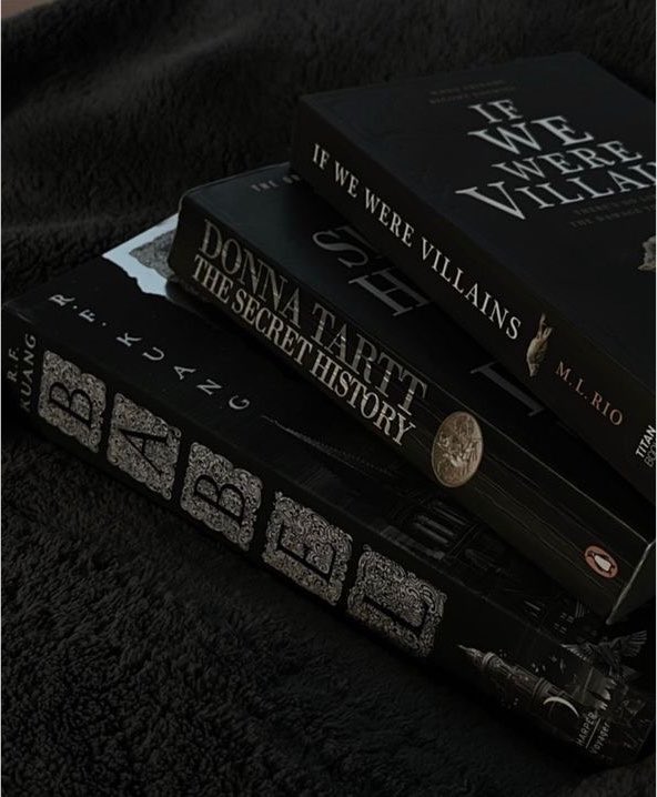 kthvinty's tweet photo. hi! i’m nyx. im trying to find moots on #booktwt, here’s some stuff i like⏾
⤷ authors: v.e. schwab, uketsu, andy weir, margaret rogerson, holly black/jackson
⤷ bts, twice, ariana grande
⤷ jjk, mtp, haikyu, tad, vanitas
⤷ astronomy
⤷ cats, spooky stuff, true crime, art https://t.co/7Tn9vmGAEI