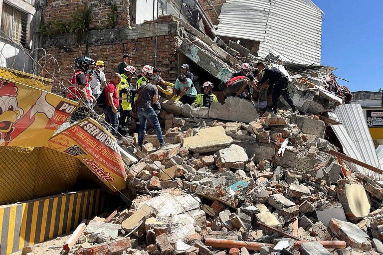 omundoecapitais's tweet photo. Ao menos 132 pessoas morreram no terremoto de magnitude 7,4 que atingiu a Colômbia na manhã de hoje. Informações do governo colombiano afirmaram que pelo menos 61 edifícios desabaram. Além disso, pelo menos 1575 habitações foram afetadas de alguma maneira. https://t.co/WcX6pfxEoY