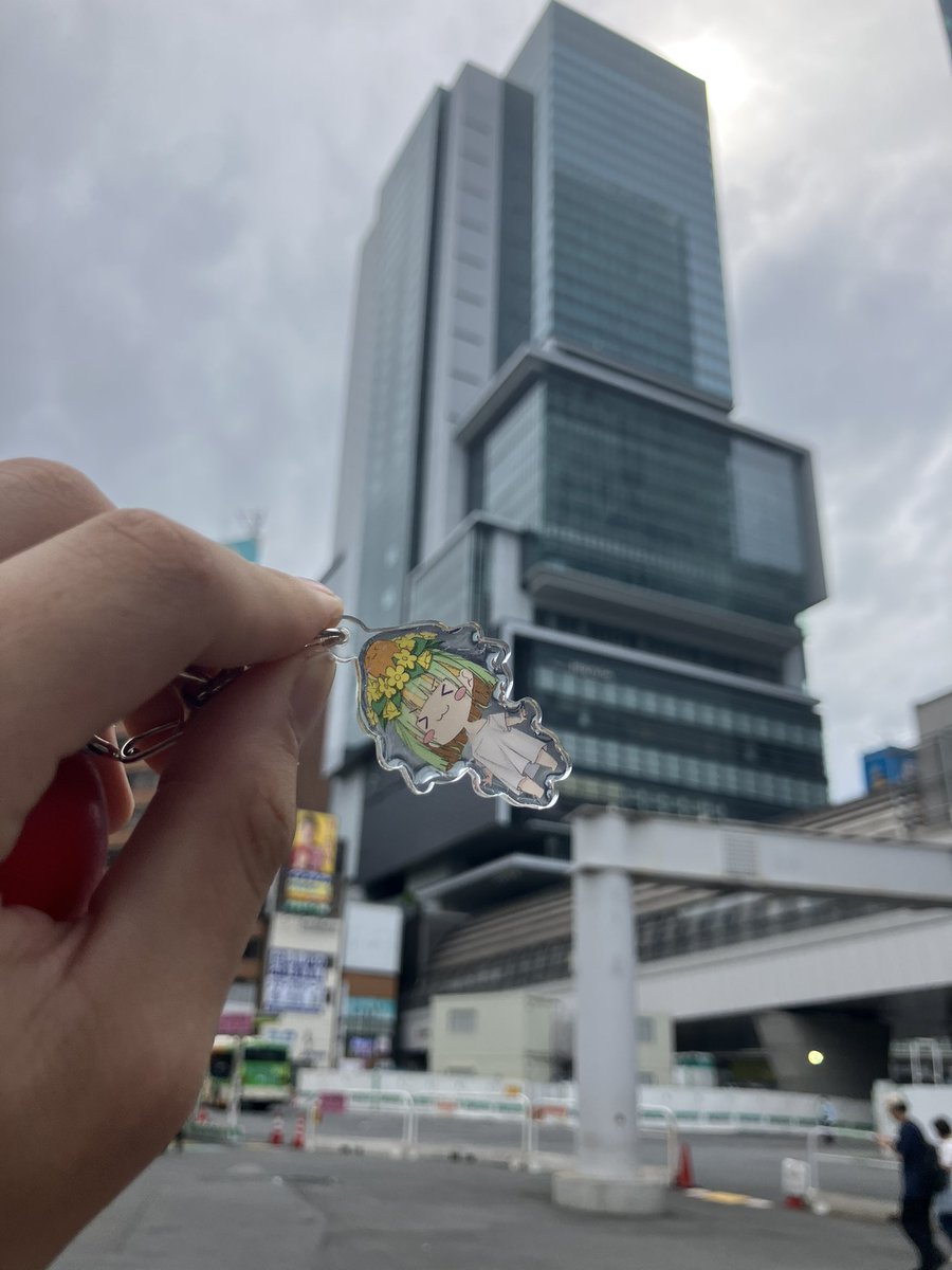 RRS_Kru's tweet photo. 東京のビルとママ
#ねぇねぇりさ子 https://t.co/i2jCIzAiOx