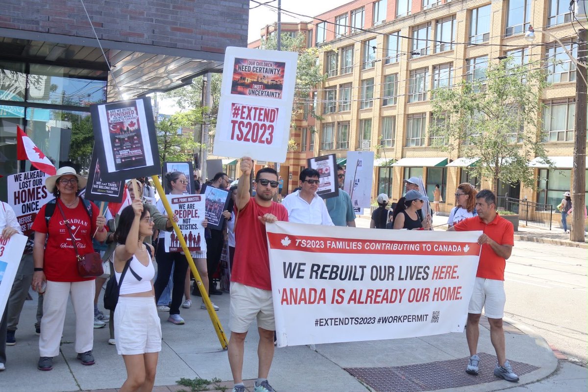 Yusufaltn23's tweet photo. Özlem is walking with thousands of hopes behind her. We worked, contributed, paid taxes and made Canada home. Please help TS2023 families continue that journey. @marcomendicino @KevinVuongxMP #ExtendTS2023 #MarchToOttawa https://t.co/WvyBlVSB07