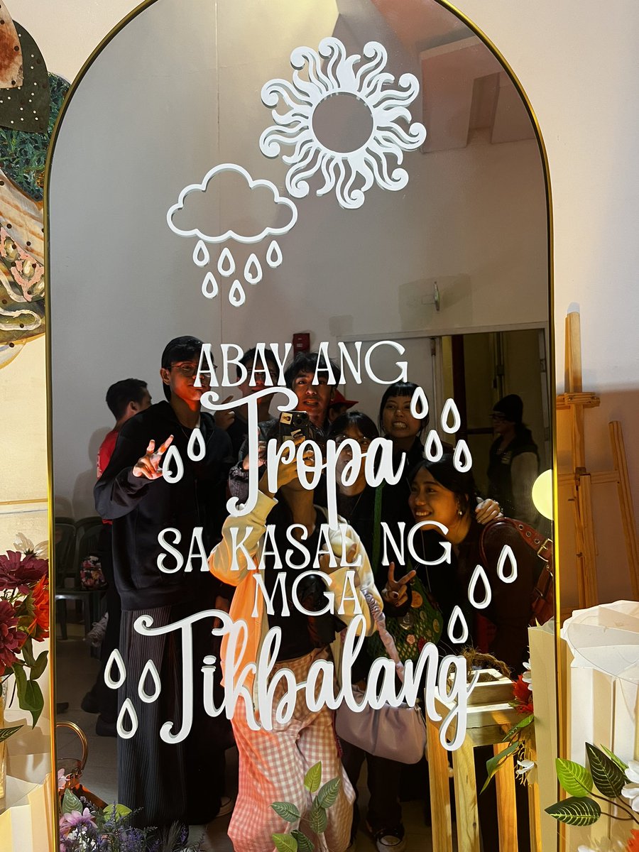 quackkety's tweet photo. — watched ‘abay ang tropa sa kasal ng mga tikbalang’ @ benilde !! 10/10 what the heaaaack amazing set costume and props !! 💜🔥
#theatre #archiveph https://t.co/tLl4w2H76Q