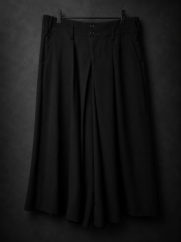 Y_for_Freak's tweet photo. ネット宅配買取にてYOHJIYAMAMOTO(ヨウジヤマモト)のアイテムを買わせていただいております、専門店のY-forFreakです。買取させていただいたアイテムのご紹介★ S'YTE はかまパン���　になります。 ホームページにて色々とご覧ください！ https://t.co/bgRvxdYKdI https://t.co/j57R2kQEiI