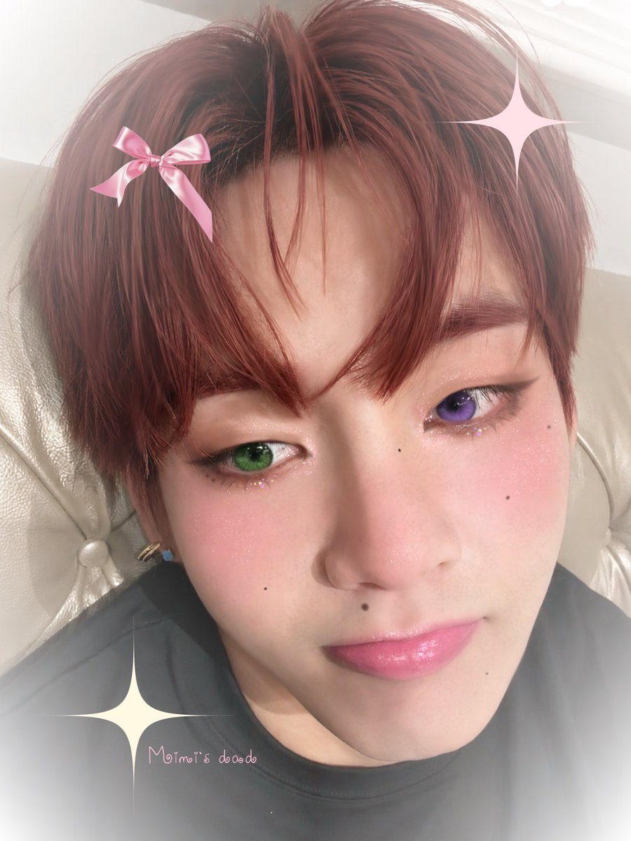 apnemibe's tweet photo. imagínate ser papá y que llegue tu hija diciéndote que te va a maquillar; la realidad de beliel hoy. te amo que guapo con brillitos. 😭 https://t.co/3v7hsOQSXd