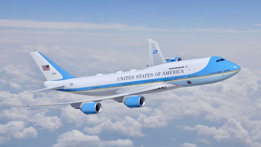 BRICSinfo's tweet photo. 🇺🇸🇮🇷 President Trump secretly flew out of Turkey on military plane last month due to credible Iranian assassination threat, despite publicly stating he was on Air Force One, WaPo reports.

Even journalists onboard Air Force One thought he was on the same flight.

Trump first boarded AF1 in front of cameras. He then exited through a door on the opposite side of the plane into an airport catering truck and was transported to a C-32A.