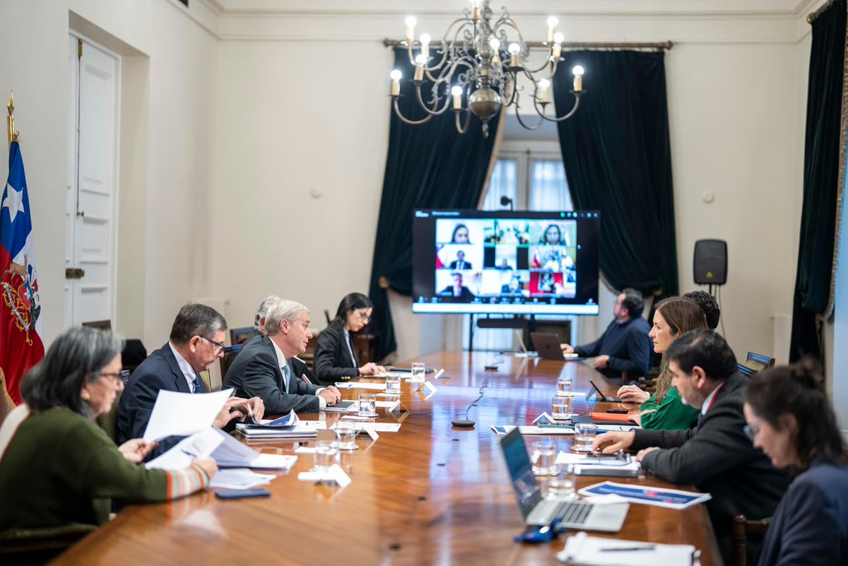 PresidenteKast's tweet photo. La protección de las familias frente a las emergencias es una tarea permanente del Estado. Encabezamos el Comité de Emergencias Climáticas para revisar la preparación de nuestras regiones frente a los temporales que se anuncian para el sector cordillerano del Norte de nuestro país. #ChileSeCuida