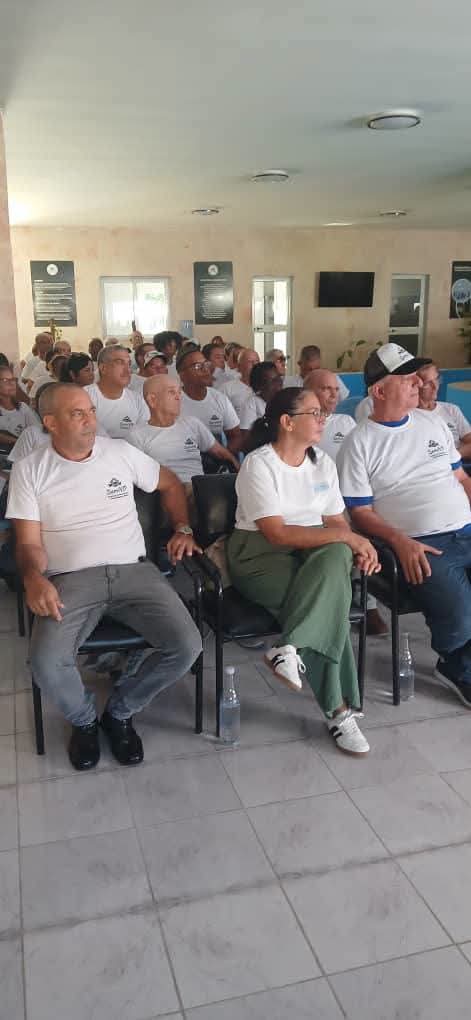 AntonioRdguezR's tweet photo. Con la presencia del Miembro del Secretariado del CCPCC, Jorgr Luis Broche, la #VPM Inés Maria Chapman y las máximas autoridades de la Habana, se realizó el acto por el 64 Aniversario de la fundación del #INRH, día del Trabajador Hidráulico #CubaVencerá #INRHCuba https://t.co/LI01rLenCw