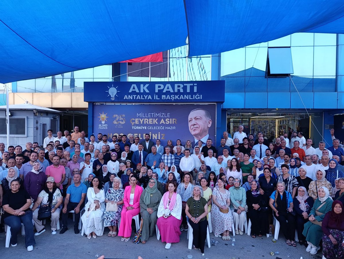 ak_muratpasa's tweet photo. AK Parti’mizin 25. Kuruluş Yıl Dönümü Anısına İl Başkanlığımızda Düzenlenen Kur’an-ı Kesrim Tilaveti Mevlid-i Şerif ve Dua Programına İl Başkanımız, MKYK Üyemiz, İlçe Başkanlarımız, Belediye Başkanlarımız ve Tüm Teşkilatımız Katıldılar.. 

@alicetin_07 @tuncayhayta 
@akpartiantalya7 @akkadnmuratpasa

#GüçlüTürkiye
#GüçlüAntalya
#GüçlüMuratpaşa