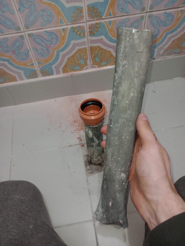 _____Frank_'s tweet photo. Instalación de grifería de lavatorio mas cambio de antiguo desagüe de plomo https://t.co/6FAsMo9qoZ
