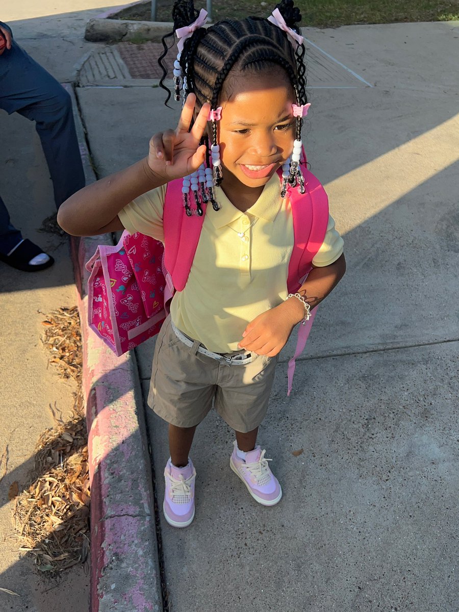 adorelanet's tweet photo. #firstdayofschool #preklife ๐๐ฅน https://t.co/VUWeT1qzbj
