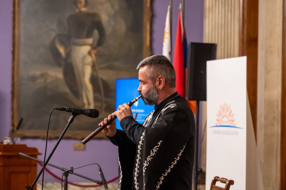 Parlamento_UY's tweet photo. 🕊️  |   “Concierto por la Paz en el Mundo”, organizado por la Embajada de Armenia en nuestro país.

(+)   https://t.co/A3xo2KNSZe https://t.co/yyz5e2H4nV