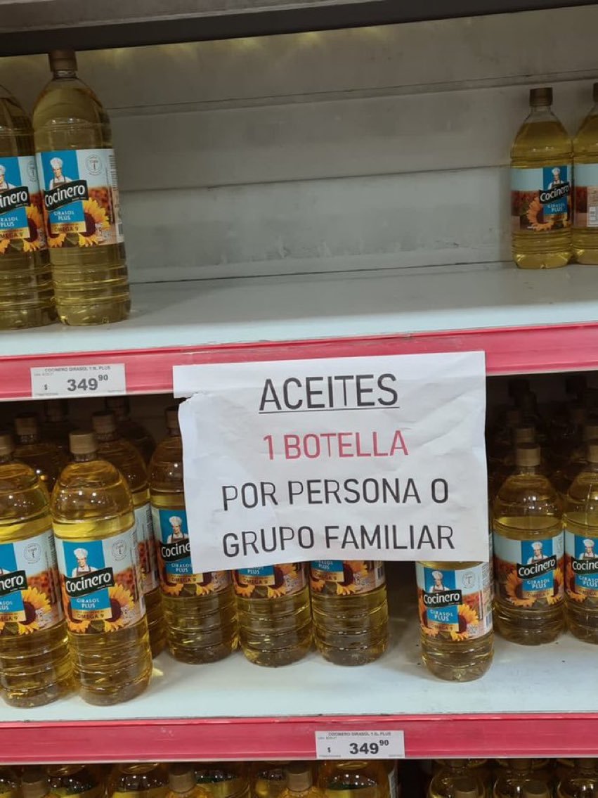 IngenieroCAB's tweet photo. No sólo no podías comprar dólares libremente... tmapoco podías comprar azucar, harina, yerba, aceite, nafta.

Sigo LA PUTA QUE TE PARIÓ? Cínica del orto. https://t.co/ZQn4XiESUp