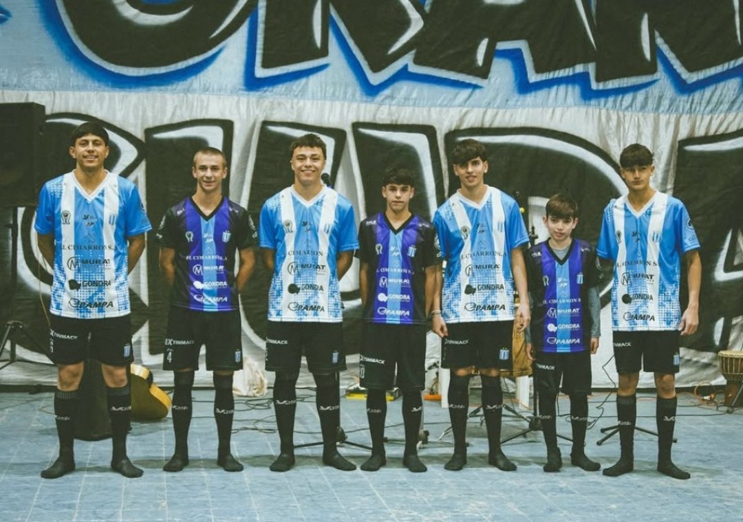rodririquelme8's tweet photo. #LRFRC
Primera A
Nueva camiseta de #SanMartinVM
Foto: prensa #SanMatinVM https://t.co/rsez8WJBeI
