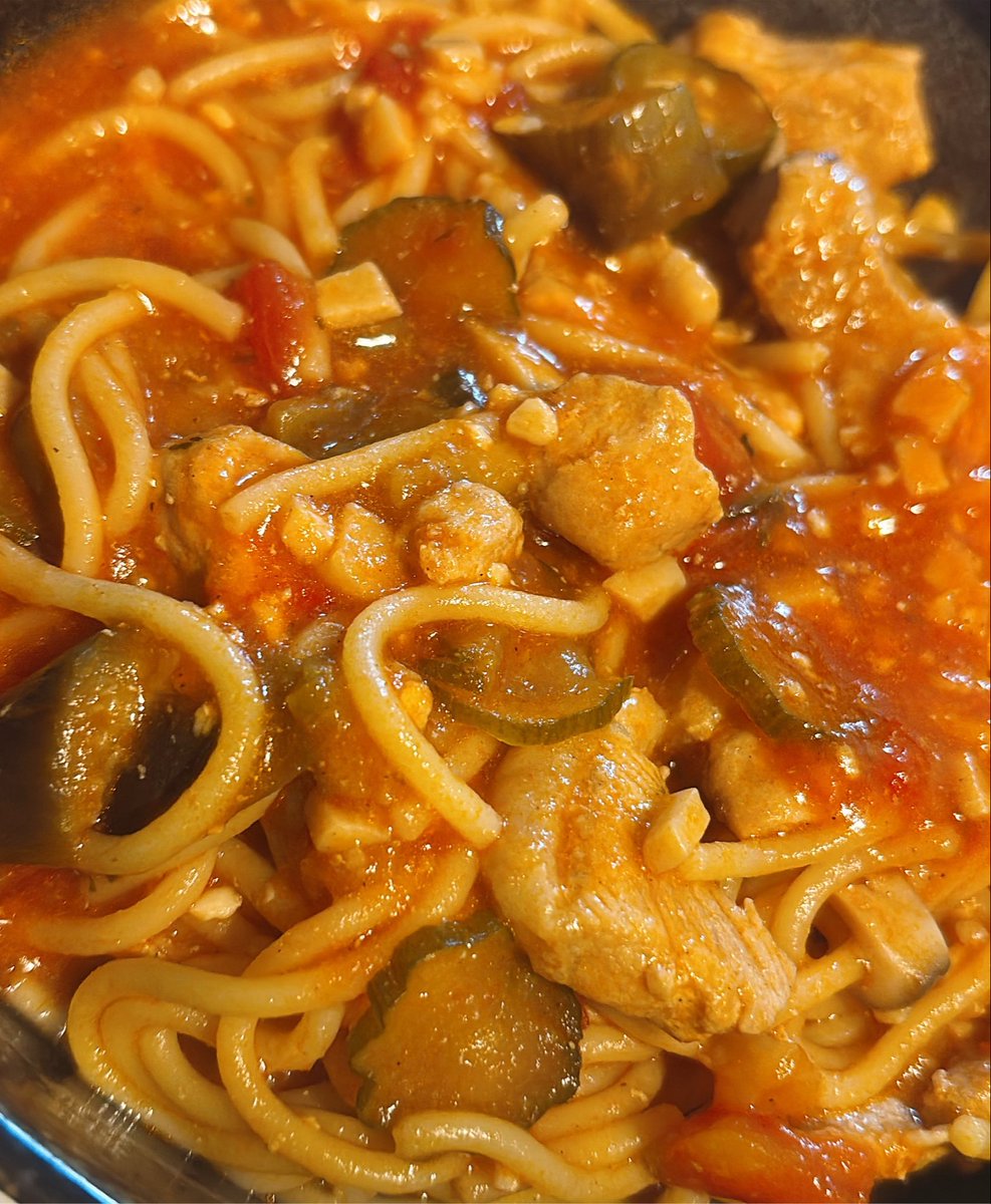 iromama_c's tweet photo. #イロ色ごはん 
ちょっと前に作った
ラタトゥイユ風
パスタ

と、今マックでやってる
ナゲットソースが余ったので
再利用したガーリックチキン

お盆期間中のため
またしばらく(⁎ᴗ͈ˬᴗ͈⁎)
自枠お休み期間です
よろしくお願いいたします https://t.co/Ynakig8GYd
