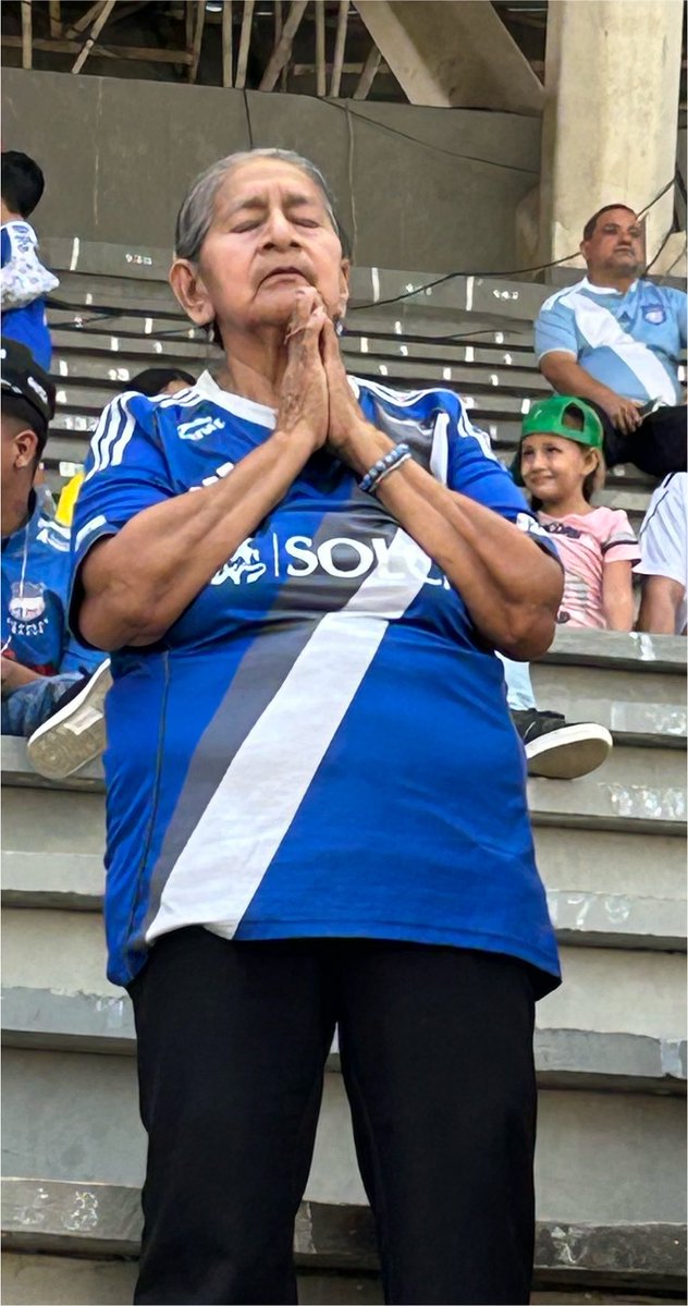 CSE_outfcontext's tweet photo. No jueguen con el sentimiento y fé de esta hinchada! https://t.co/cj59q3cRxs