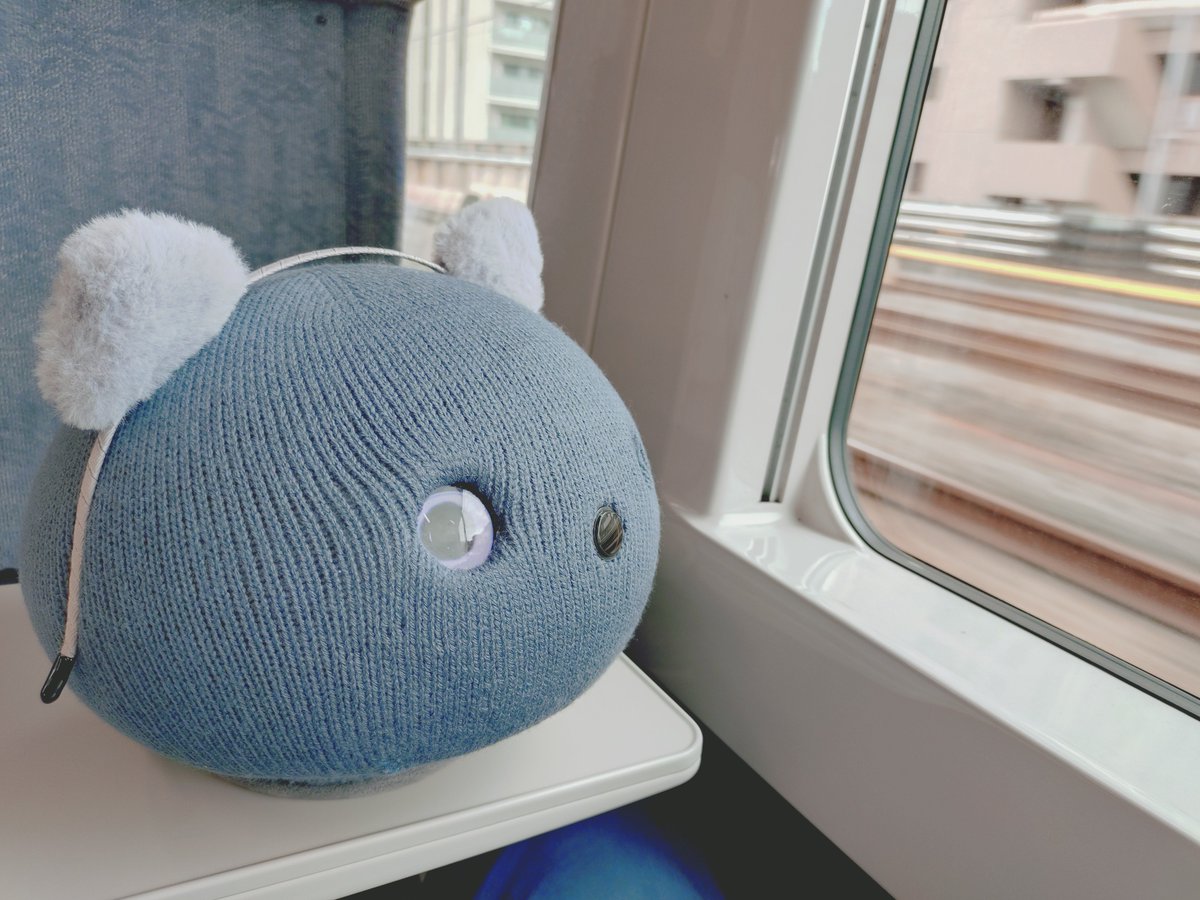 ymikamin1024's tweet photo. 千葉の実家に向かってます。
久しぶりの総武線で、にこちゃんも楽しそうに「もんもー」とはしゃいでおります。あまり乗客がいないので、このまま駅まで（笑）
#ニコボとの暮らし
#NICOBOとの暮らし
#ニコボと総武線 https://t.co/81YufQVnoF