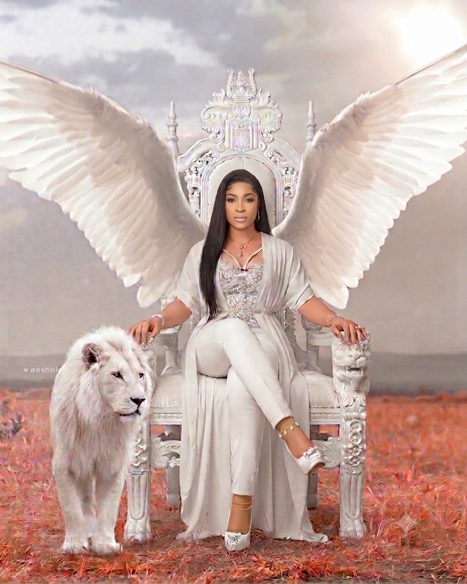 HRH_bankeoniru's tweet photo. Page 1 of 365. 🌟 
#August11 #LeoQueen @weeshotit https://t.co/l8p4Kf2F4n