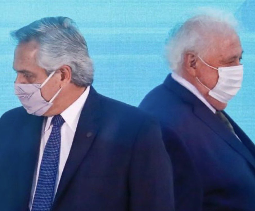 JulioRazona's tweet photo. El VACUNATORIO VIP  JAMAS EXISTIO. 
Fue una maniobra para generar la necesidad de inyectarse un experimento y sobre el cual se eximió de lresponsabilidad a las farmaceuticas. 
Hasta esa elucubrada  maniobra una gran mayoria no queria asumir el riesgo de ser cobayo, pero al informarse que los popes del poder se lo  inyectaban, se creó la necesidad de valorar ese  producto  porque era escaso y para pocos, ante el miedo generado por los medios complices que hablaban de cuadros irreversibles sin medicacion  
Esos mismos medios que nos censuraron cuando difundimos que la Ivermectina, el Ibuprofeno eran los medicamentos eficientes y muy economicos para esa enfermedad 
Una maniobra maquiavelica, organizada y llevada a cabo  por quienes NUNCA se vacunaron, pero se exhibieron haciéndolo.
Lograron hacer un negocio monstruoso con los retornos por mas de 140.000.000 de vacunas, cumplieron con el mandato del globalismo con su  Agenda 2030 de  despoblacion o bien para generar clientes de por vida de las empresas farmaceuticas.  Ningun medio habla que se han validado ess vacunas Covid como si no fuesen toxicas y sobre las que se oculta el contenido nocivo de las mismas
Ninguno de los supuestos inyectados VIP integra los millones de fallecidos o discapacitados por las secuelas de esas inoculaciones toxicas.
La maniobra fue tan  exitosa que aun se sostiene que existió el VACUNATORIO VIP y con ello convalidan las inoculaciones que provocan cientos de miles de muertes repentinas o enfermedades invalidantes,
Despertar salva vidas