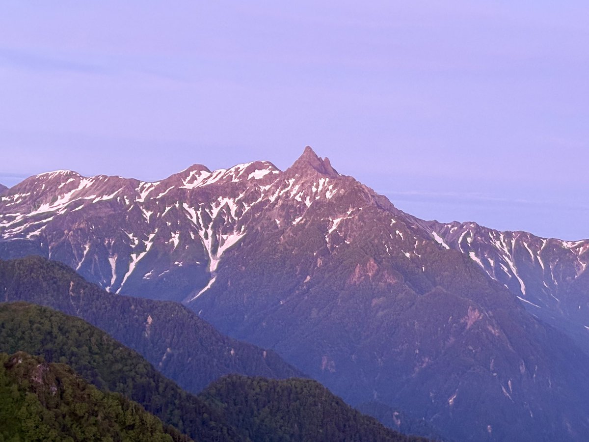 MIZUHARU9's tweet photo. 一歩一歩⛰️登る苦しさの末に絶景を見た時、羽生さんの創作の苦労や喜びを共有できた気になります🤏
羽生さんとフォロワーさんへ美しく平和な景色を届けたい！
今季もまだまだ登ります
よろしければご一緒しませんか？
#山の日
 #WeLoveYUZUandMountains
 #羽生クラスタ登山部 https://t.co/KTPos1DcZN