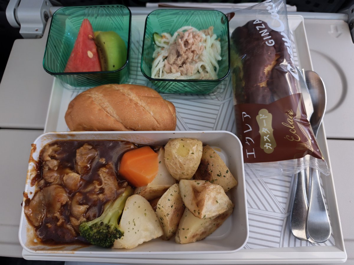 taiwan_15's tweet photo. 先月行った半年ぶりの台湾
今回はかなり久しぶりの高雄行き✈
高雄では工事が終わった龍虎塔を見てきた https://t.co/Nk2ycLHx2i