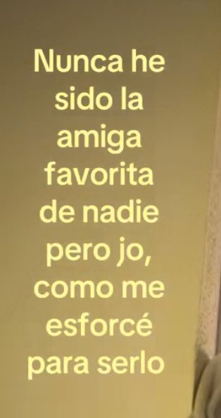 h3lloketa's tweet photo. estoy triste y no puedo dormir, voy a entrar a tik tok para distraerme, el primer putísimo vídeo que me sale https://t.co/1TOcr5IPpQ