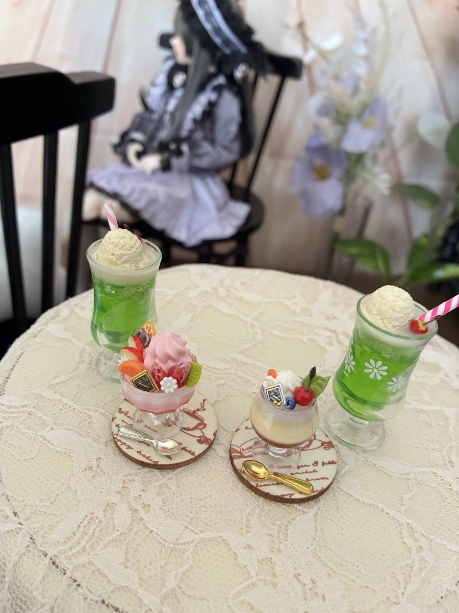 Luu_Ruu26's tweet photo. 本日のおはドル撮影小物🧁
メルカリ経由でお迎えしました
めっちゃかわいいし綺麗✨✨

#ミニチュアフード 
#ドールサイズ小物 https://t.co/fxyKdYAF9T