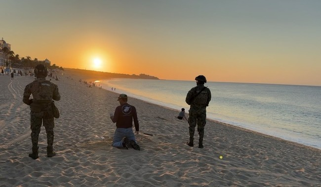 angulosiete's tweet photo. 🐢🌊#DatoVerde | Una nueva esperanza para la tortuga golfina. Durante el arribazón de unas 140 tortugas en Playa El Médano, Cabo San Lucas, @SEMAR_mx, en coordinación con @PROFEPA_Mx y @CONANP_mx recuperaron aproximadamente 10 mil huevos para protegerlos de saqueos, extracción ilegal y otros riesgos.
🥚Los huevos fueron trasladados a campamentos tortugueros, donde permanecerán bajo vigilancia para favorecer su incubación y posterior liberación de las crías.
