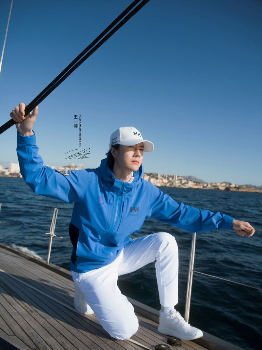 yiboglobal1's tweet photo. Helly Hansen Weibo 

Revisiting Moss, Norway, in 1877—
following the spirit of exploration that inspired HELLY HANSEN’s legendary Captain Helly.

Rooted in a century-old maritime heritage, carrying the spirit of the sea into every journey beyond.

Global Brand Ambassador of HELLY HANSEN, Wang Yibo, brings the SAILING HERITAGE SKIPPER jacket to life.

From the winds and waves to the world beyond the horizon,
he sets out with the spirit of exploration—
sailing toward the unknown, and beyond.

#WangYibo