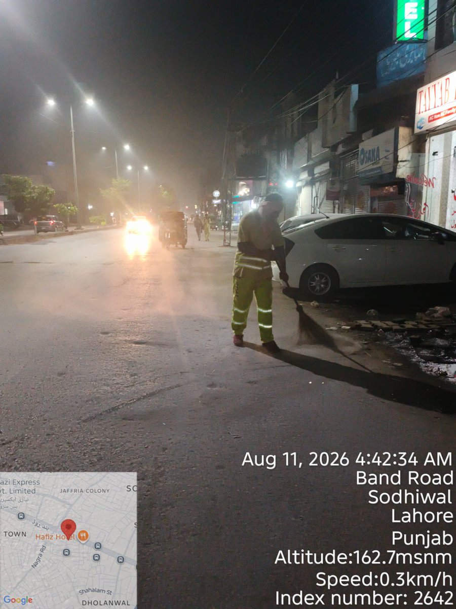 EngrAsif86's tweet photo. Early morning at Band Road, Lahore. Our Suthra Punjab workers are on duty before sunrise, clearing the streets so the city starts the day clean. Dedication that works while most of us are still asleep.
@SMUReforms
@SPAL_1139 @SuthraPunjabPK
#Suthra_Punjab #SuthraPunjab #ستھرا_پنجاب  #ستھراپنجاب