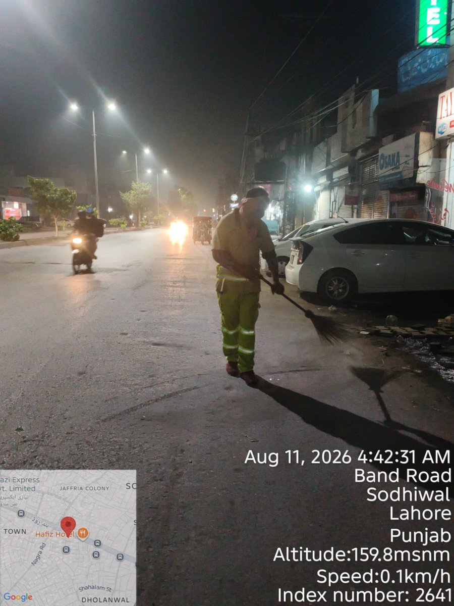 EngrAsif86's tweet photo. Early morning at Band Road, Lahore. Our Suthra Punjab workers are on duty before sunrise, clearing the streets so the city starts the day clean. Dedication that works while most of us are still asleep.
@SMUReforms
@SPAL_1139 @SuthraPunjabPK
#Suthra_Punjab #SuthraPunjab #ستھرا_پنجاب  #ستھراپنجاب
