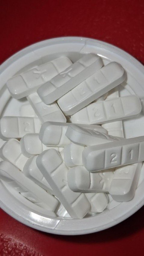 RAIKENVAMPIER's tweet photo. Guess how many counts of real script USA bars 2mg Y21, who feeling lucky?
#drugtwt #Coketwt #Xanax #trendingphoto #Drgtwt #GHSP #geeksforgeeks #drugtwtlat #RealGeeker #GoViral https://t.co/k0upr2VHwV
