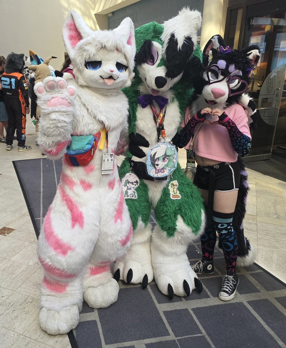 Lycanroxxx's tweet photo. Another amazing Furrydelphia!! my time was cut short this con, but I met so many chill people and partied a bunch. Stay wild Philly and can't wait for next year. ❤️ https://t.co/6Qc9ZlVzRE