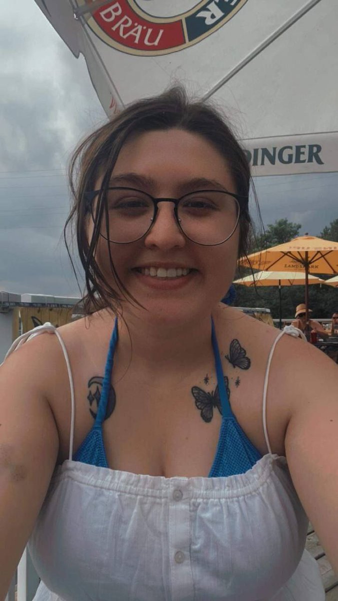 Tedgdtu's tweet photo. Loser cuck wants his girl tribbed!!😂
Dm me for more if you can #cuck #bbw https://t.co/VTmp3iCq0B
