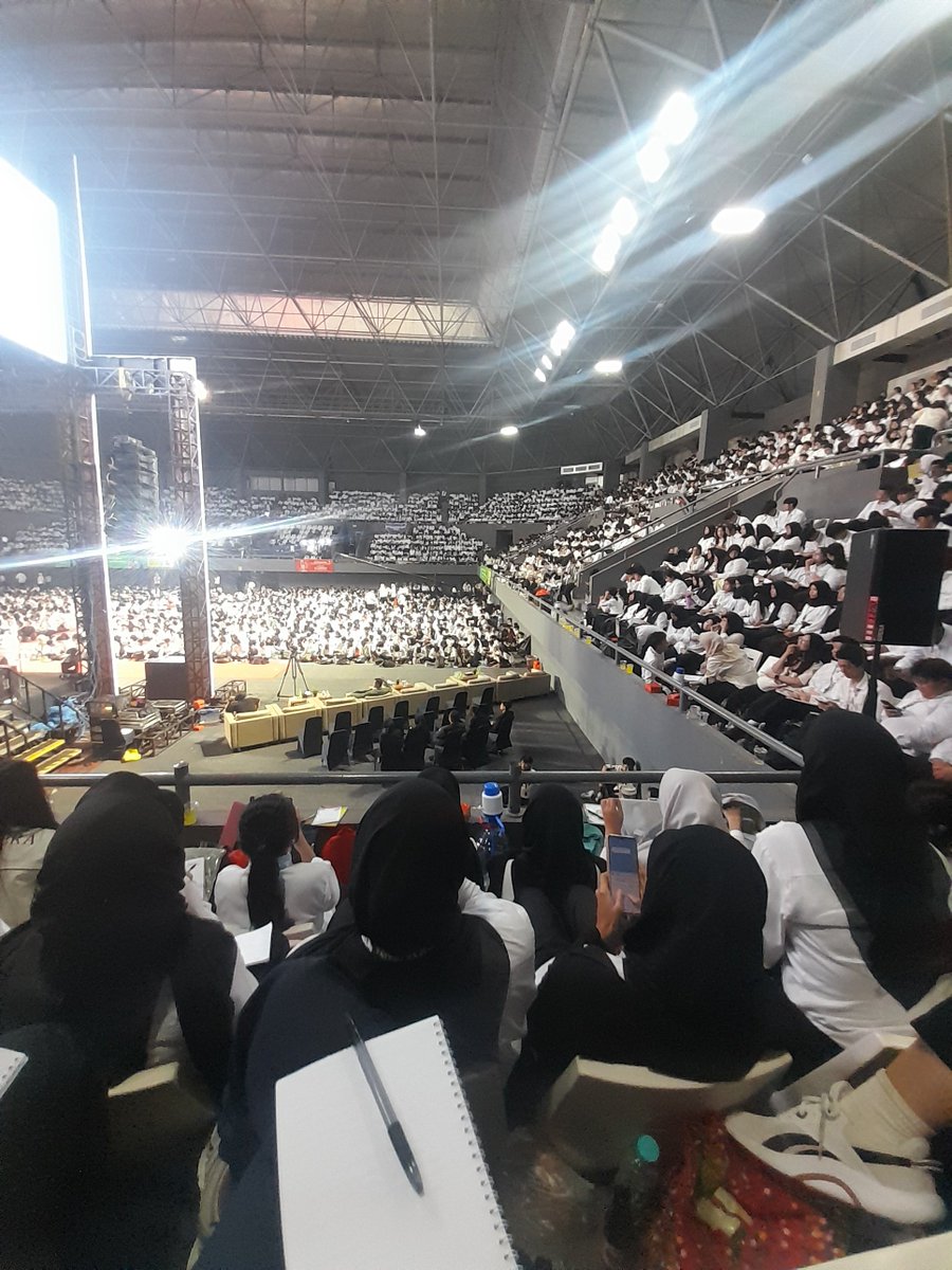 oglattemilk's tweet photo. gw melihat 4.500 maba dengan planning semigapnya 😊 https://t.co/7mtnPLDthL